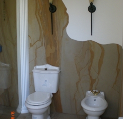 Stimmungsvolles Wand und Bodendekor aus flexiblen Sandstein im Badbereich