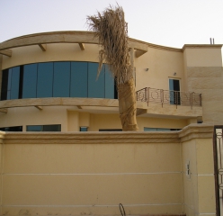 Einsatz des flexiblen Sandsteins von YTTERSTONE® zur Aufwertung einer Villen-Fassade
