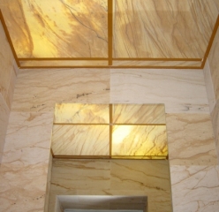 Hinterleuchteter flexibler Sandstein von YTTERSTONE® als Wand- und Deckenverkleidung