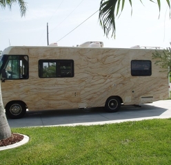 Verkleidung eines Wohnmobils mit flexiblen Sandstein von YTTERSTONE®