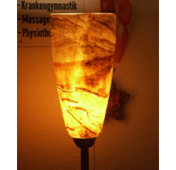 Verkleidung einer Lampe mit hinterleuchtetem Sandstein von YTTERSTONE®