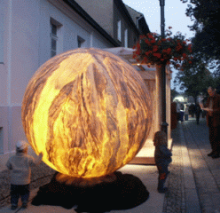 Verkleidung einer Lampe mit hinterleuchtetem Sandstein von YTTERSTONE®